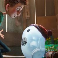 Un niño entabla una amistad con un robot defectuoso en el nuevo tráiler de Ron’s Gone Wrong