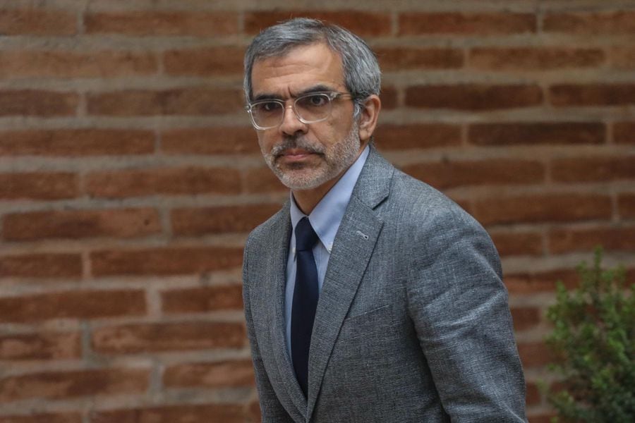 El ministro de Justicia, Luis Cordero, se refiere a la extensión de la vigencia de cédulas de identidad para poder sufragar el próximo 7 de mayo.