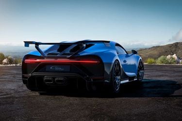 Hasta en las mejores familias: Bugatti llama a revisión el Chiron Pur Sport por defecto que podría provocar el reventón de un neumático