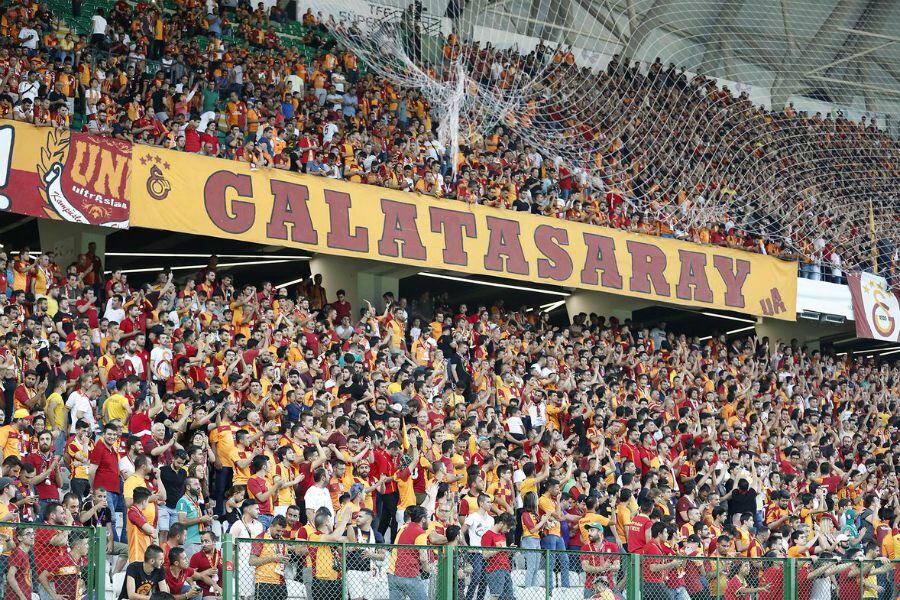 El noble gesto de los hinchas del Galatasaray que da la vuelta al mundo