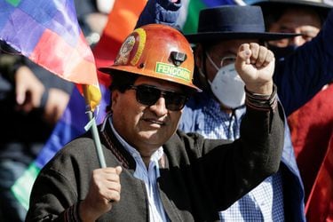 Evo Morales denuncia el robo de celular durante un acto de su partido