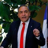 Senador Fidel Espinoza (PS) acusa persecución del gobierno tras denuncia de lío de platas: “Sepan que no voy a callar jamás”
