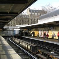 Un atacante con cuchillo hiere al menos a tres personas en el metro de Lyon en Francia