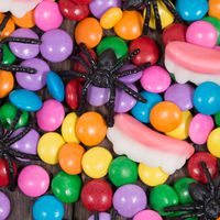Halloween: once dulces y chocolates que no pueden faltar en tu bolsa 