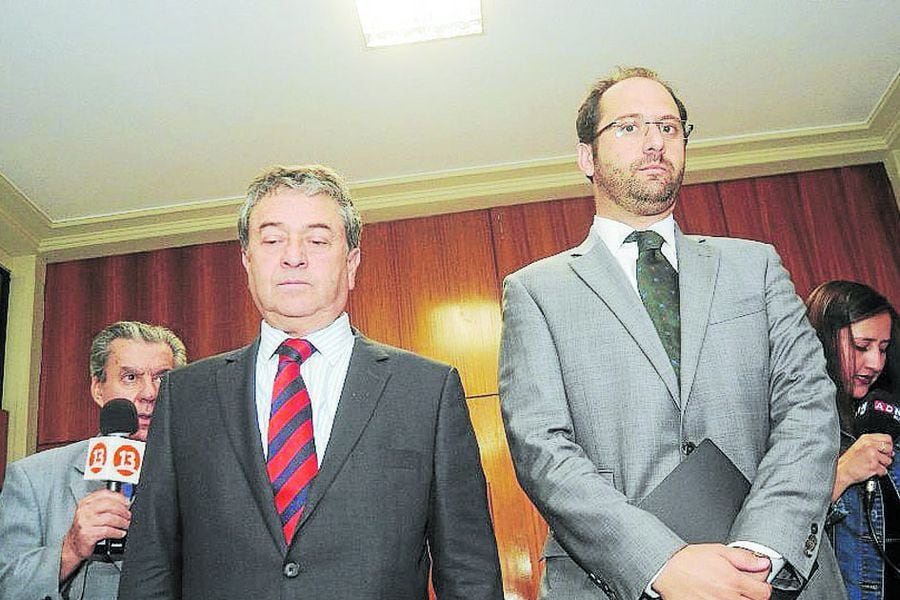 Los parlamentarios Issa Kort y Juan Antonio Coloma se reunen con el juez Mario Carroza