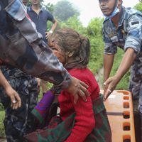Terremoto de magnitud 6,4 en Nepal deja al menos 128 muertos y decenas de heridos