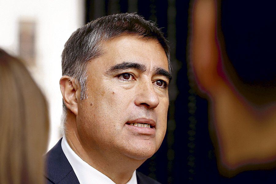 Desbordes: Golpiza de carabinero a adulto mayor "va más ...