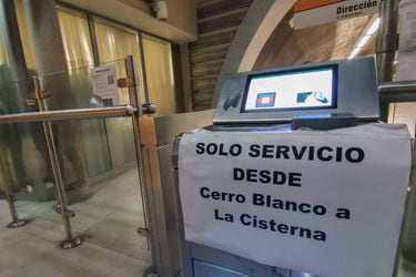 Metro de Santiago restablece el servicio en las cinco estaciones cerradas de Línea 2