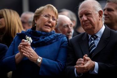 Columna de Lucía López: Bachelet y Lagos en tres actos