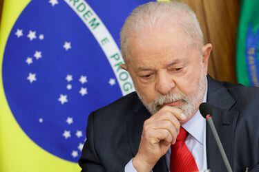“Se queda, confío en él”: Lula confirma a su ministro de Defensa en medio de tensión con FF.AA. por ataque en Brasilia