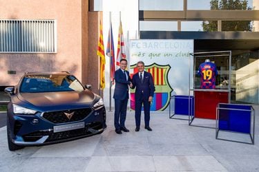 CUPRA-and-FC-Barcelona-join-forces-in-a-global-alliance_01_HQ