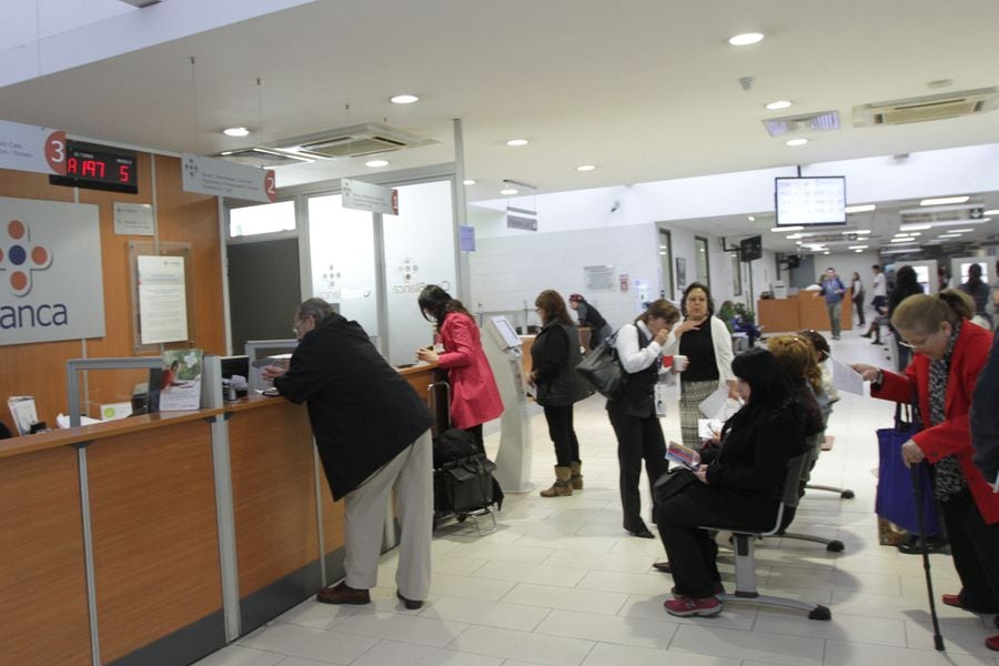 Isapres anuncian calendario de pagos para nueva devolución de excedentes a sus afiliados