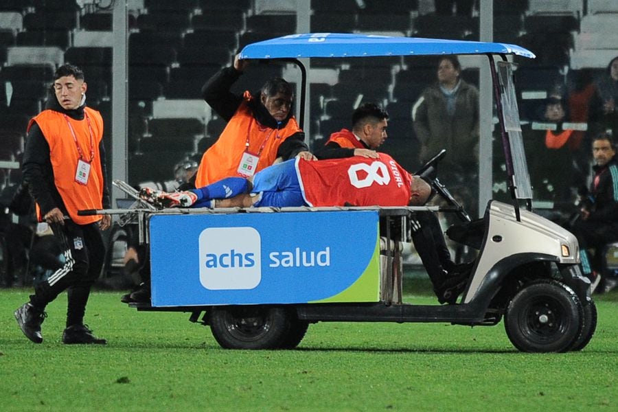 Arturo Vidal se lesionó gravemente ante Colombia y será operado por los médicos de la Roja.