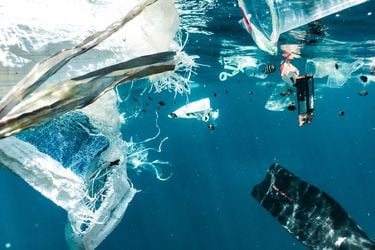 La controversial propuesta que podría convertir el temido plástico en combustible para las actividades diarias de las personas