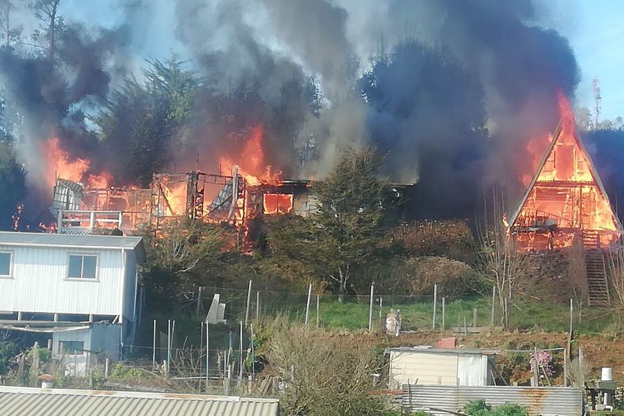 TIRÚA: Dos cabañas quemadas en la caleta de Quidico
