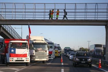 Gobierno y camioneros llegan a un principio de acuerdo tras jornada de movilizaciones: ahora será revisado por las bases