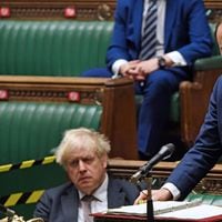 Boris Johnson tildó de “inútil total” a su ministro de Sanidad, según su exconsejero