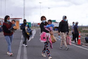 38 casos positivos y sumando: la emergencia sanitaria que afecta a migrantes en albergue de Tarapacá