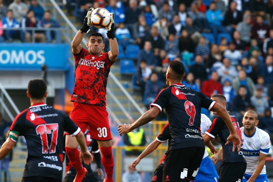 La UC se estrella con Santelices La Tercera