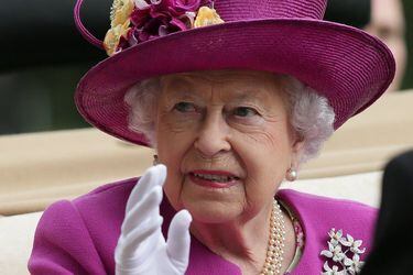 La economía británica se recupera más lentamente de lo previsto y feriado por el funeral de Isabel II podría generar recesión trimestral