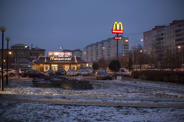 McDonald’s anuncia el fin de sus operaciones en Rusia después de 30 años y Renault transfiere su negocio a entidades estatales