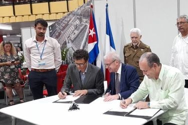 Cuba y Francia firman un acuerdo para acelerar el desarrollo de energías renovables en la isla