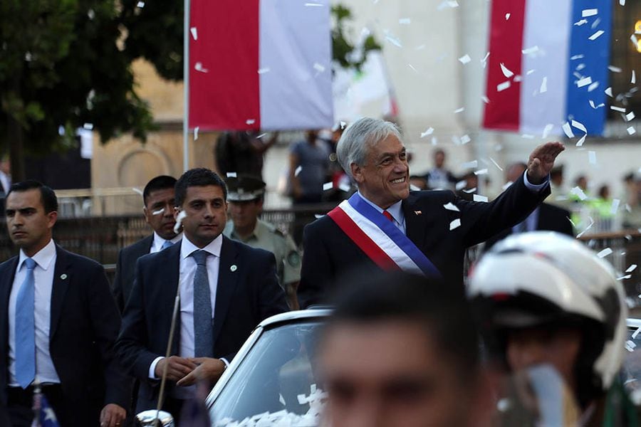 Presidente Sebastián Piñera llega hasta el Palacio de la Moneda