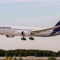 Boeing pide a las aerolíneas que revisen los asientos de la cabina del 787 después del incidente en un vuelo de Latam