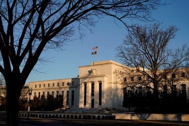 Bullard de la Fed dice que incluso los supuestos de política “cauta” exigen nuevas alzas de tasas
