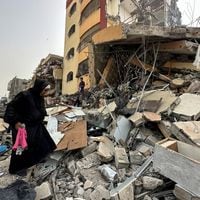 Fallecen al menos ocho palestinos en bombardeo israelí contra campo de refugiados de Nuseirat 