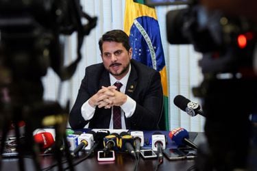 Senador aliado a Bolsonaro asegura que expresidente planeó golpe para impedir asunción de Lula