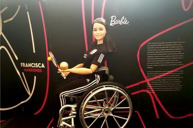 Lanzadora paralímpica Francisca Mardones se convierte en la primera chilena con una Barbie en su honor