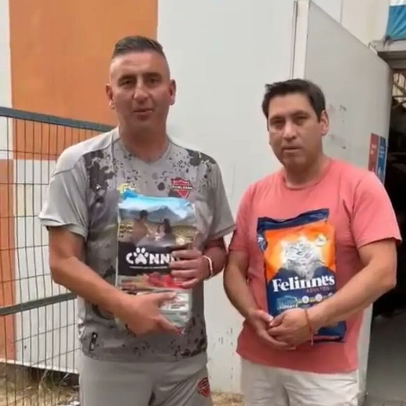 Jaime García participando en una campaña de donación de alimentos para mascotas de damnificados por los incendios en la Región de Ñuble.