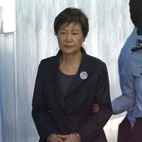Ex presidenta surcoreana es condenada a 24 años de cárcel por corrupción