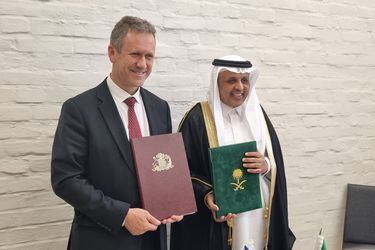 Chile y Arabia Saudita firman acuerdo para facilitar vuelos comerciales y de carga entre ambos países