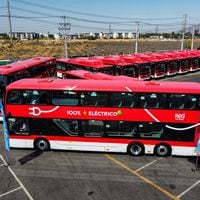 Buses eléctricos de dos pisos contarán con nueva ruta 542 que recorrerá ocho comunas de Santiago