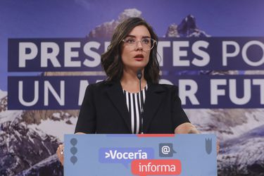 La ministra Camila Vallejo realiza una vocería en La Moneda.