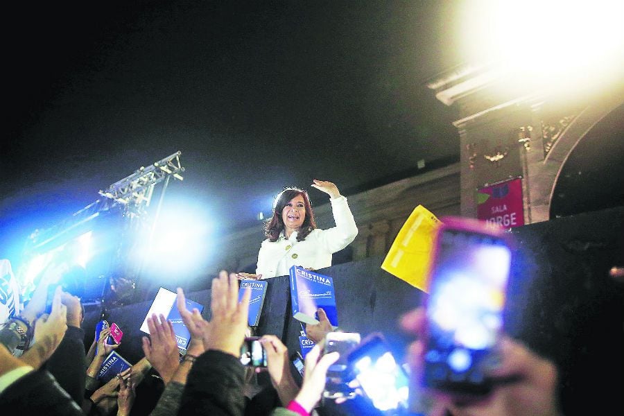 Argentina's former President Cristina Fernandez de Kirchner waves to supporters after the (45511359)