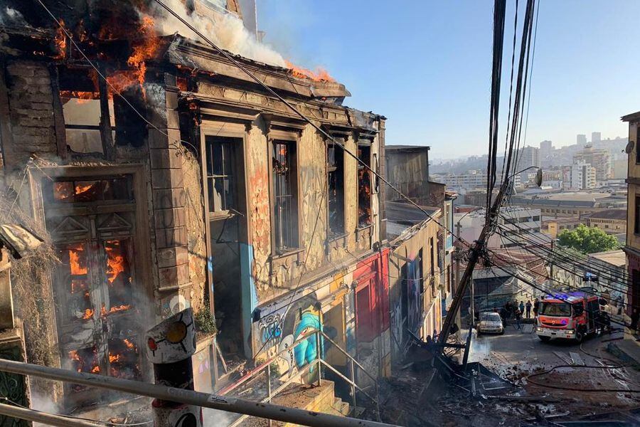 Incendio casona abandonada en Valparaíso