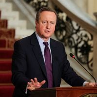 Gobernador de Tierra del Fuego declara “persona non grata” a canciller británico David Cameron por visita a Islas Malvinas