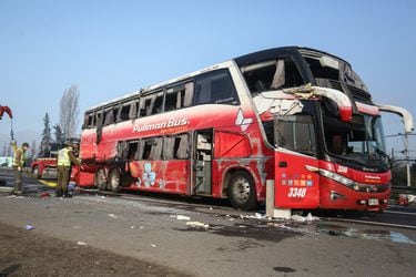 Una persona fallecida y varios heridos por volcamiento de bus en Ruta 5 Sur en Champa
