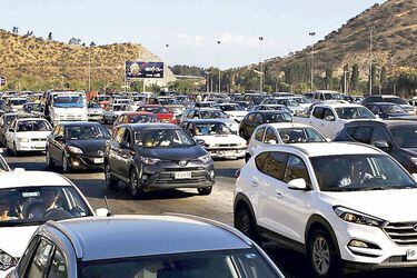 Casi 200 mil vehículos regresaron ayer a la Región Metropolitana