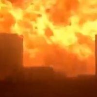 Captan gigantesca explosión de un camión de gas en una zona residencial de Kenia