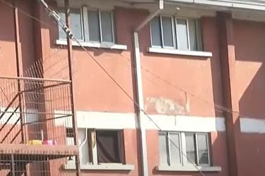 Amenazaban a residentes con armas para arrebatarles sus viviendas: desalojo de departamentos tomados en Talca termina con 16 detenidos