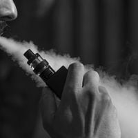 Enfermedades y productos defectuosos: el análisis del Sernac al mercado de los cigarrillos electrónicos y vapeadores