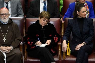 ¿A qué fue Bachelet? Expresidenta acapara la atención y genera elucubraciones sobre su futuro político 