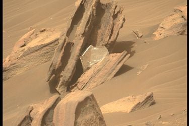 “Inesperado”: Rover de la Nasa capta un “trozo de metal brillante” en Marte  