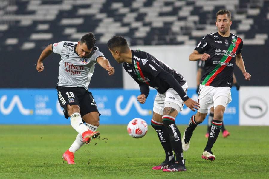 Iván Morales ante Palestino. Colo Colo avanzó en Copa Chile. Foto: Agencia Uno.