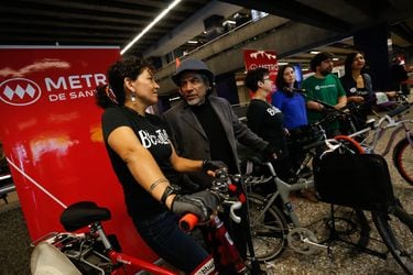 Medida que permite viajar con bicicletas al interior del Metro los domingos es utilizada por 1.700 ciclistas