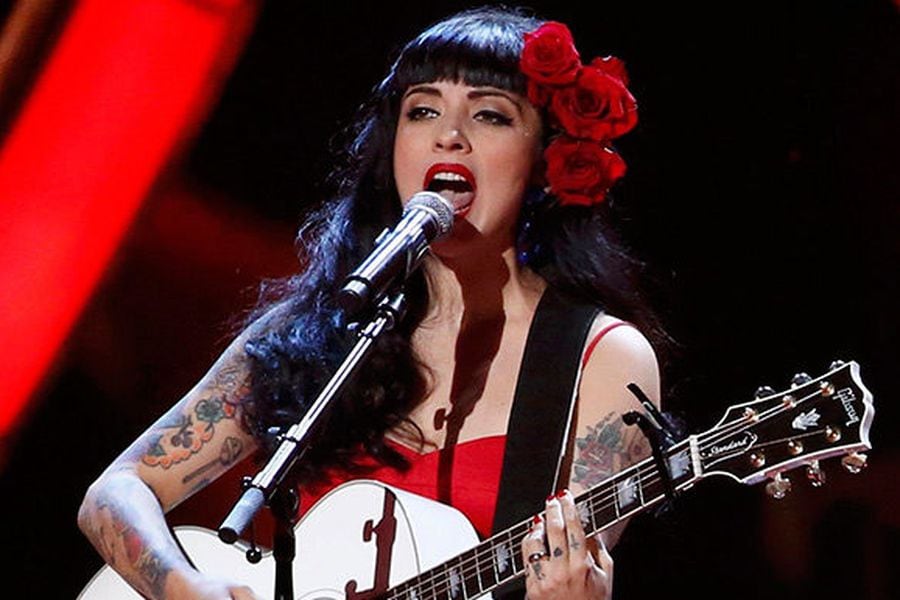 Mon Laferte suspende shows en EE.UU. por problemas de salud - La Tercera